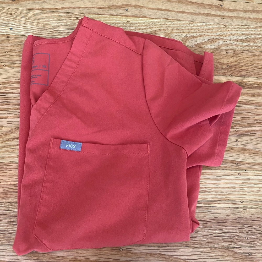 FIGS Catarina top in clay